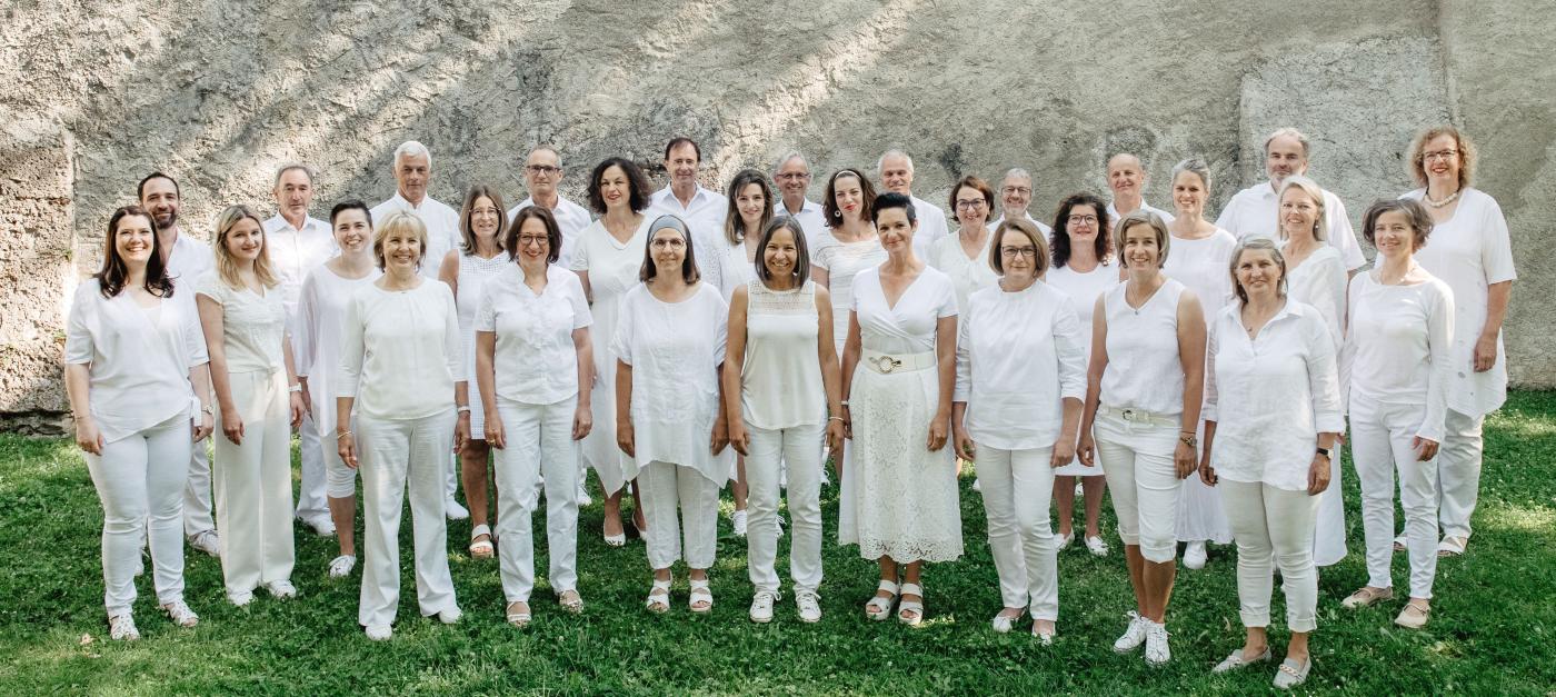 Choraufstellung im Stiftsgarten 2022 Choraufstellung im Stiftsgarten 2022